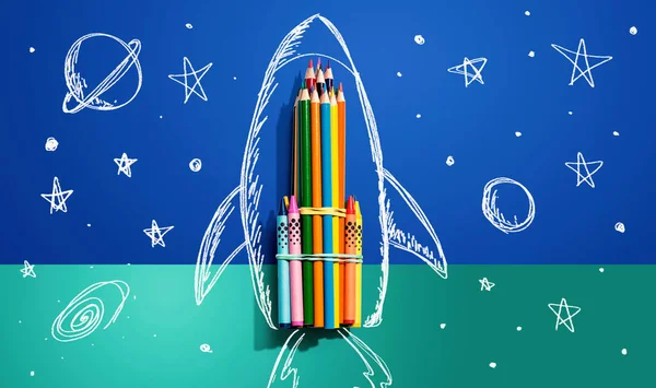 Voltar ao tema da escola com foguete desenhado à mão e lápis — Fotografia de Stock
