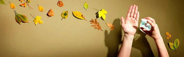 Applying sanitizer gel with autumn leaves — Stock Photo, Image