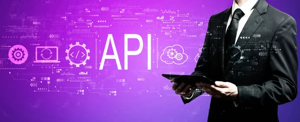 API - concepto de interfaz de programación de aplicaciones con hombre de negocios utilizando su tableta —  Fotos de Stock