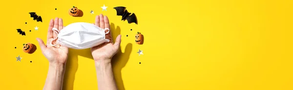 Masques faciaux avec objets Halloween — Photo
