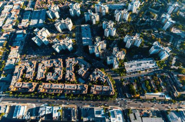 Westwood, Los Angeles yakınlarındaki binaların hava görüntüsü.