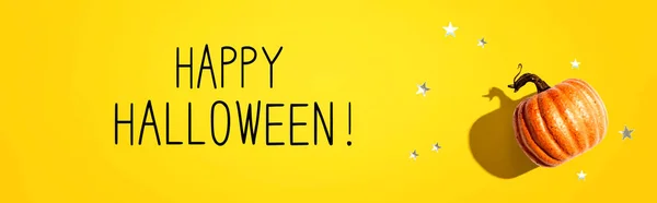 Buon messaggio di Halloween con una zucca e piccole stelle — Foto Stock