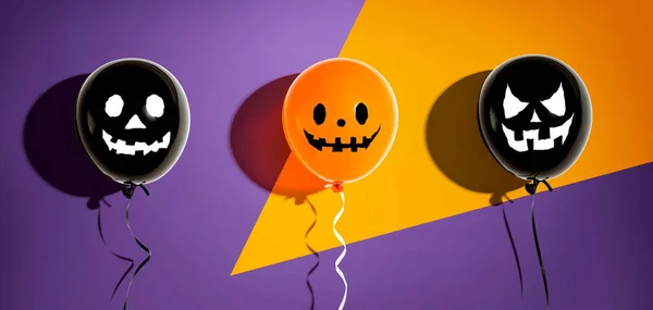 Halloween léggömb szellemek boldog arcok — Stock Fotó