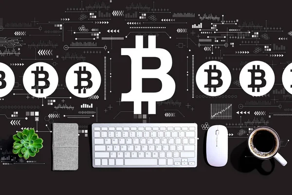 Temat Bitcoin z klawiaturą komputera — Zdjęcie stockowe