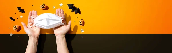 Maschere facciali con oggetti Halloween — Foto Stock