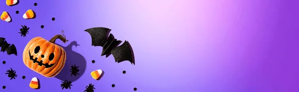 Fantôme de citrouille Halloween avec chauve-souris et araignées — Photo