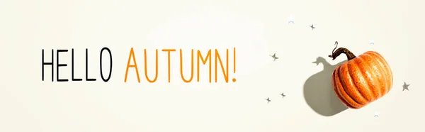 Hola mensaje de otoño con una calabaza y pequeñas estrellas —  Fotos de Stock