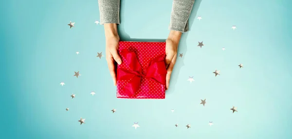 Person holding a gift box — Stock Photo, Image