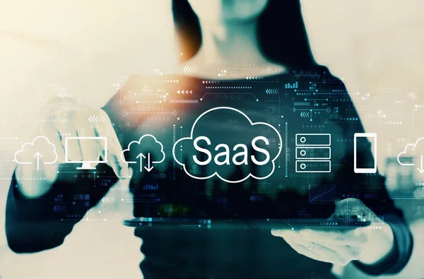 SaaS - mjukvara som ett servicekoncept med affärskvinna — Stockfoto