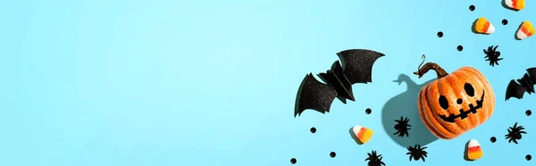 Fantasma de abóbora de Halloween com morcego e aranhas — Fotografia de Stock