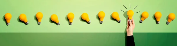 Many yellow light bulbs — Stock Photo, Image