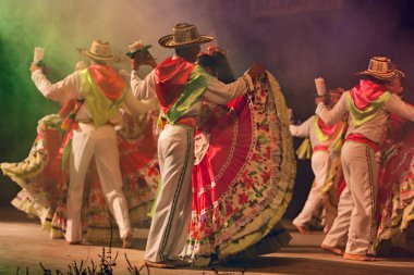 Ensemble Jocaycu Kolombiya - geleneksel kıyafet Kolombiyalı dansçıları gerçekleştirir popüler dans halk Festivali sırasında 5 Ağustos 2012 yılında Russi, Ravenna, İtalya