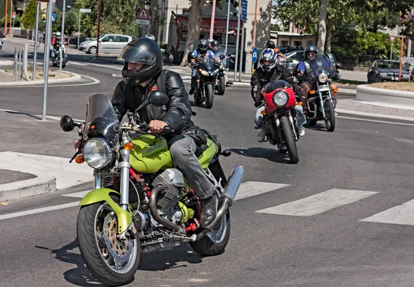 车手骑意大利摩托车摩托 Guzzi V11 运动在拉力赛八周摩托 Guzzi 在2012年7月15日在圣圣维托雷 意大利 — 图库照片
