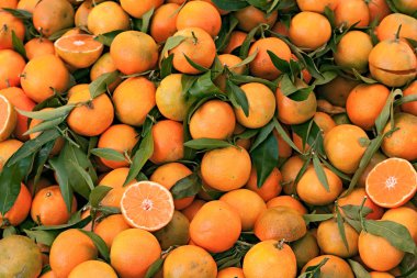 İtalya'dan meyve: Sicilya clementine, mandalina, İtalyan pazarında çeşitli