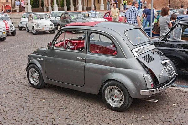 Vintage Włoski Dostrojony Samochód Fiat 500 Abarth Emozioni 500 Rajd — Zdjęcie stockowe