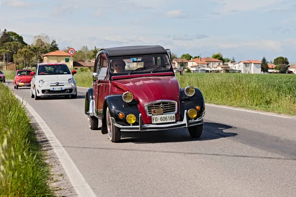 Voiture Économique Vintage Citroën 2Cv Charleston 1985 Dans Rallye Raduno — Photo