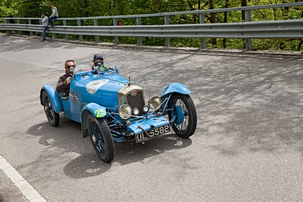 古い車ラリー Abc 1929 上で実行ラリー Mille Miglia 2013 有名なイタリアの歴史的レース 1927 1957 — ストック写真