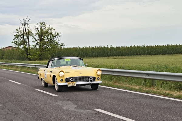 Vintage American Car Ford Thunderbird 1955 Runs Rally Mille Miglia — Stock Photo, Image