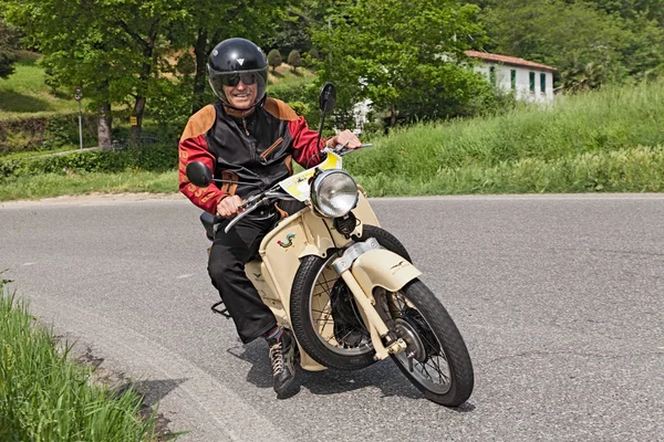 Biker Riding Old Italian Moto Guzzi Galletto 50S First Large — Stock Photo, Image