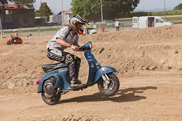 Vespa Cross Driver Makes Wheelie Motocross Track Riding Vintage Italian — Stock Photo, Image