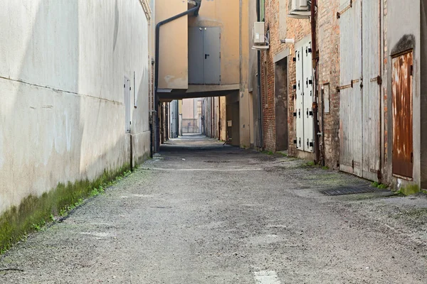 Olasz Szűk Utcában Áll Dekadens Régi Város Grunge Sötét Sikátorban — Stock Fotó