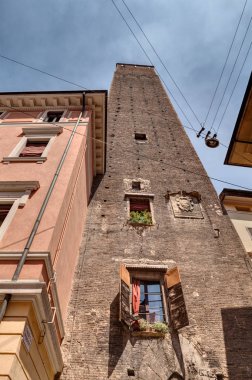 Ortaçağ Prendiparte Kulesi, en eski ve uzun boylu biri Bologna kuleleri