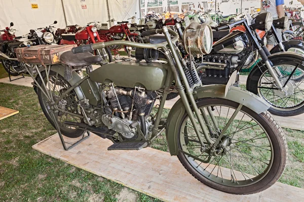 古い軍用バイク ハーレー デビッドソン 1000 1918 オートバイで公開地図 Motoclub Bradipi まつり Tutta — ストック写真