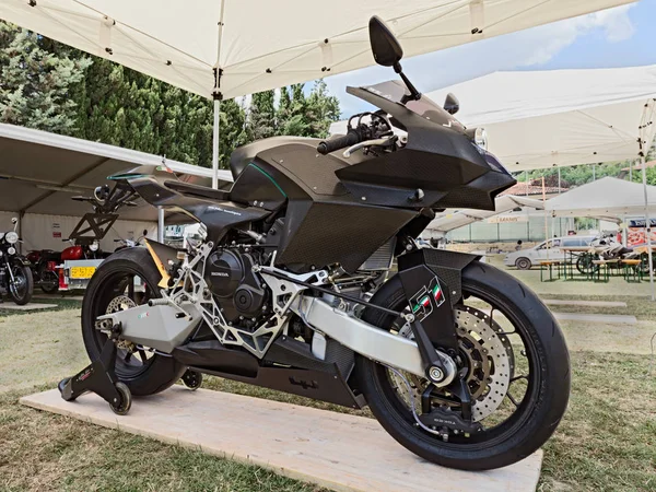 意大利超级技术摩托车原型 Vyrus 路版本 暴露在摩托车展示 Motoclub Bradipi 在节日期间 Tutta 在2013年7月7日在 Fognano — 图库照片