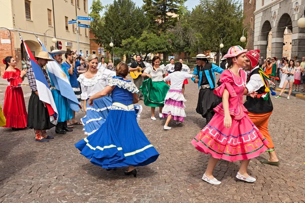 Népi Együttes Raices Nuevas Alcazar Misiones Argentína Táncosok Hagyományos Ruha — Stock Fotó