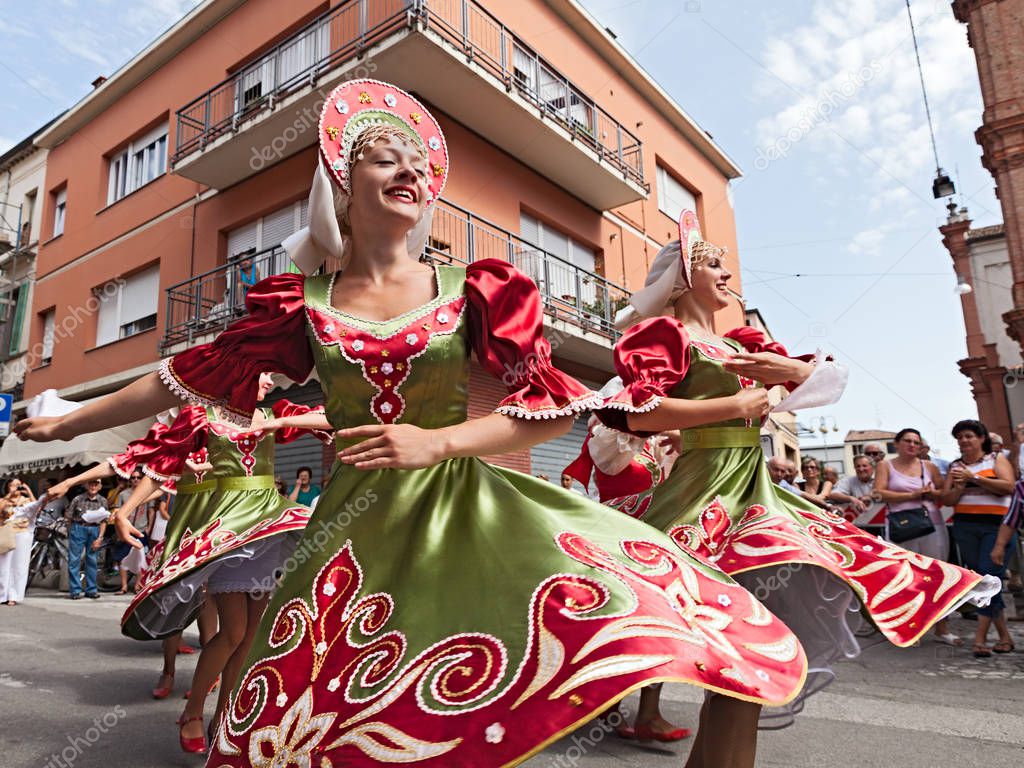 Conjunto Metelitsa Novosibirsk Rusia Realiza Bailes Folclóricos