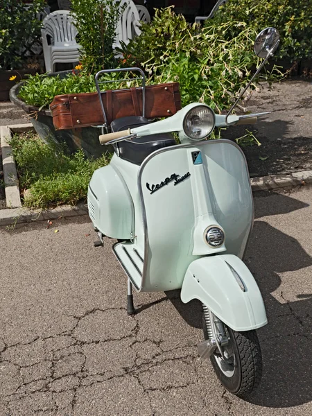 Vintage Italiano Scooter Vespa Super Com Uma Mala Grande Rali — Fotografia de Stock