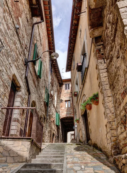 Lépcsőház Todi Olaszország Umbria Festői Antik Szűk Sikátorba — Stock Fotó