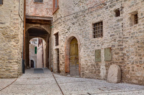 Canto Pitoresco Cidade Medieval Italiana Beco Estreito Antigo Spoleto Úmbria — Fotografia de Stock