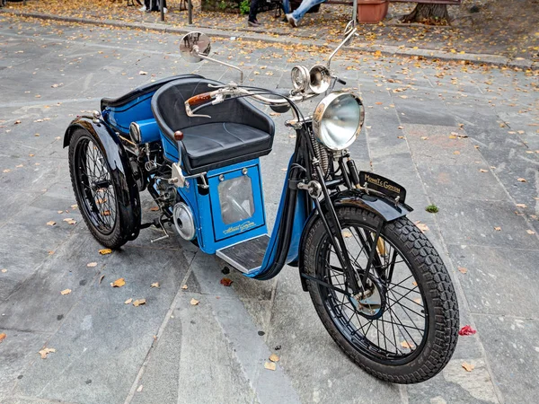 法国三惠勒摩托车莫奈 Goyon 1927 在古老的汽车和摩托车拉力赛 在节日 Borghi 在节日 在2013年10月20日在弗利 意大利 — 图库照片