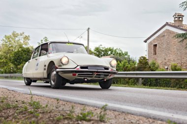 Vintage Fransız otomobil Citroen Ds19 (1957) klasik otomobil Rallisi Mille Miglia 2013, canlandırma eski İtalyan Yarış (1927-1957) 17 Mayıs 2013 tarihinde Ravenna, İtalya