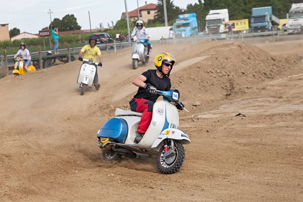 Vespa Крос Мотокрос Rider Займається Кривої Трек Мотокросу Їзда Vintage — стокове фото