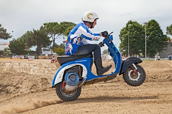 Vespa Cross Driver Makes Wheelie Motocross Track Riding Vintage Italian — Stock Photo, Image
