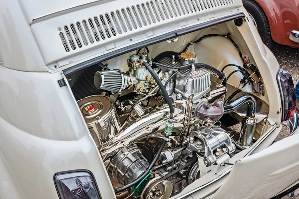 Shiny Chromed Abarth Engine Tuned Vintage Car Fiat 500 Parked — Stock Photo, Image