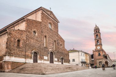 Faenza, Ravenna, Emilia Romagna, İtalya: Rönesans Katolik Katedrali kentin sanatsal seramik için ünlü