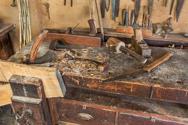 Houtbewerking Tools Van Antieke Oude Bench Met Timmerman Apparatuur Oude — Stockfoto