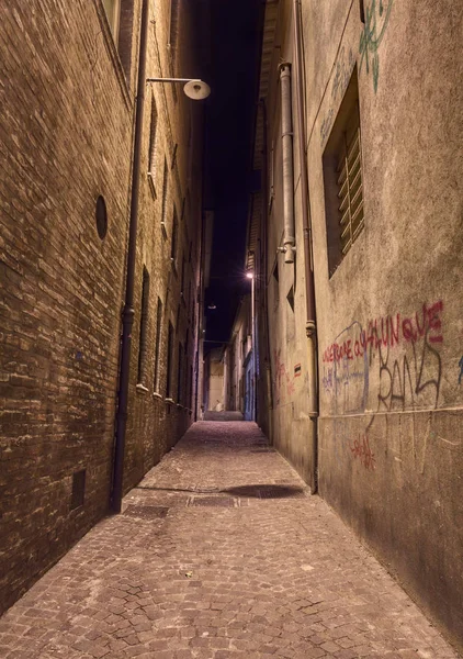 Narrow Dark Alley Old Town Distressed Alleyway Italian City Grunge — Stock Photo, Image