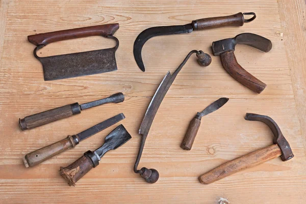 木工用旧工具雕刻 平滑或切割木材 古代木工手工工具切割 — 图库照片