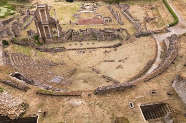 Volterra, Toskana, İtalya - İtalyan arkeoloji, antik bir amfi tiyatro kalıntıları antik Roma Tiyatrosu (M.ö. 1. yüzyıl)