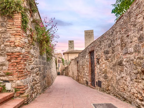 Smalle Steegje San Gimignano Toscane Italië Pittoreske Oude Steegje Toscaanse — Stockfoto