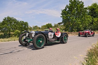 Klasik spor araba Riley 9 Brooklands hız (1928) tarihsel yarışta Mille Miglia, 17 Mayıs 2014 yılında Colle di Val d'Elsa, Si, İtalya ishal üstünde