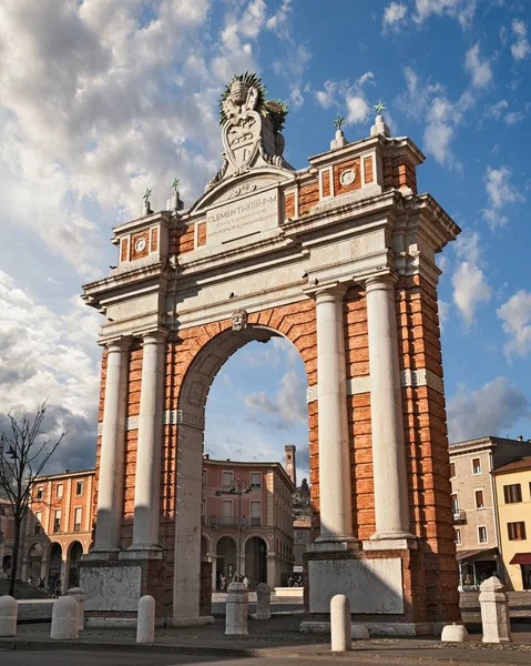 サンタルカンジェロ ロマーニャ州 リミニ イタリア エミリア ロマーニャ州 都市の市庁舎広場の凱旋門のアーチ 1777 の前面 — ストック写真