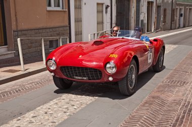 yarış araba Ferrari 375 Mm örümcek Pinin Farina (1953) tarihsel klasik otomobil yarışı Mille Miglia, üzerinde 19 Mayıs 2017 yılında Gatteo, Fc, İtalya