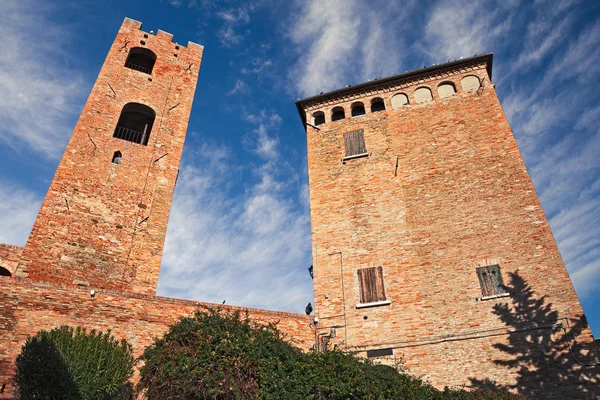 ロンジャーノ フォルリ チェゼーナ エミリア ロマーニャ州 イタリア 丘の上の古代の村の中世マラテスター城 — ストック写真