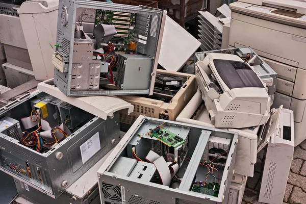 Electronic Waste Old Computers Monitors Other Devices Recycle — Stock Photo, Image