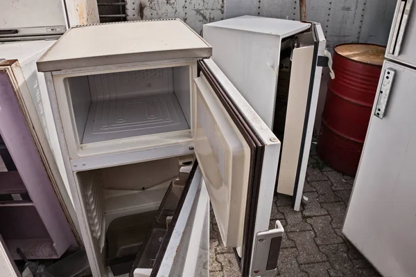 Buzdolabı Dökümü Cfc Ozon Tehlikeli Atık Için Tehlike Içeren Buzdolabı — Stok fotoğraf